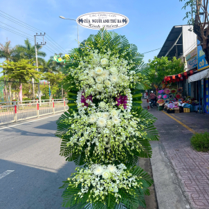 KỆ HOA VIẾNG 56811