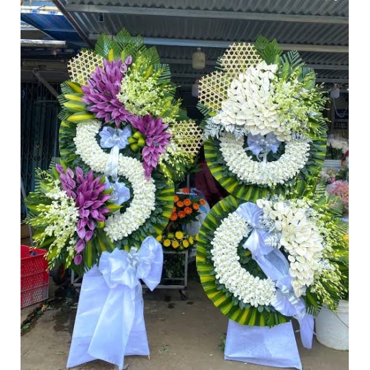 Hoa viếng cách điệu