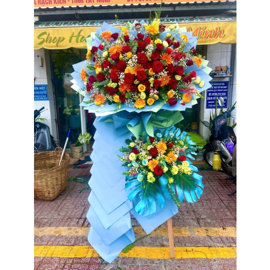 Kệ hoa chúc mừng - tại Rạch Kiến